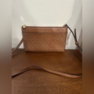 Michael Kors Jet Set Small Top Zip Convertible Wristlet/crossbody brown